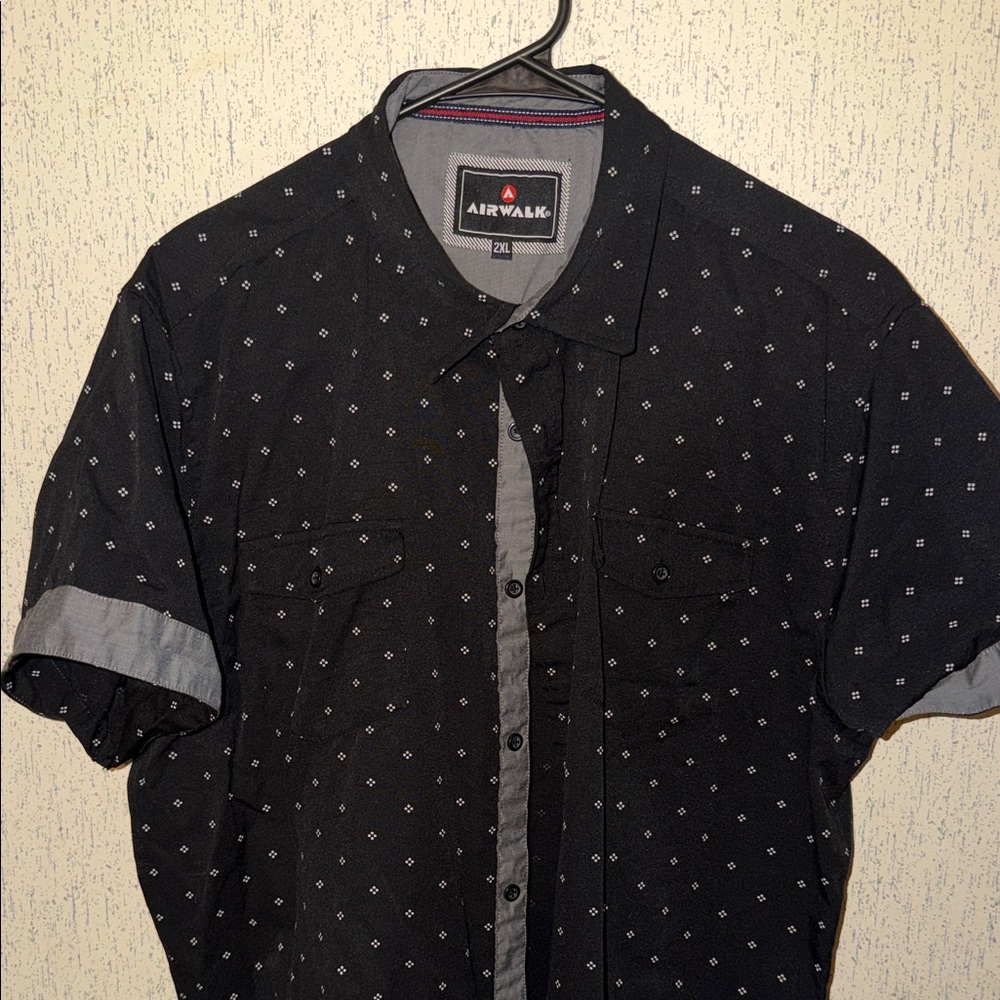 Airwalk Men's Black and Gray Patterned Button Down Shirt